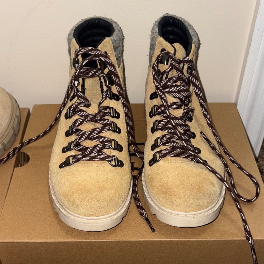 Sorel Tan Ankle Boots with Brown Laces